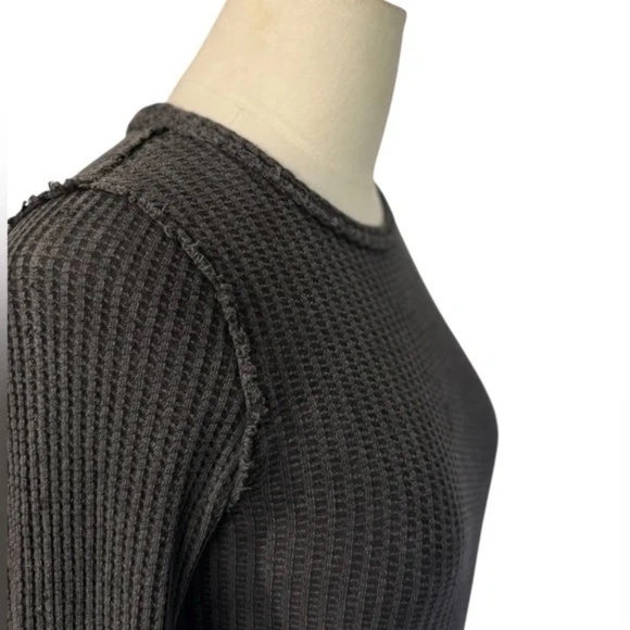 WE THE FREE - Roll with it waffle Thermal Long Sleeve Top Black / Charcoal XS - Picture 5 of 9